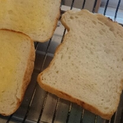家族全員分のパンを焼こうと思うと当然ながらトースターに入らなくて…。
助かりました。しかも外側さくっ、中はもっちりで美味しい！
ごちそうさまでした。